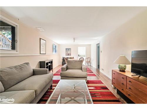 252 Third Street, Collingwood, ON - Indoor Photo Showing Living Room