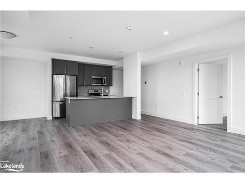 207-4 Kimberly Lane, Collingwood, ON - Indoor Photo Showing Kitchen