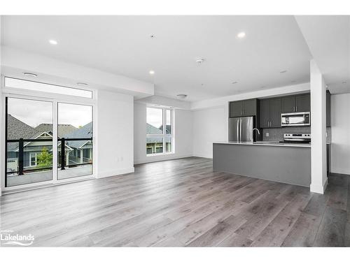 207-4 Kimberly Lane, Collingwood, ON - Indoor Photo Showing Kitchen