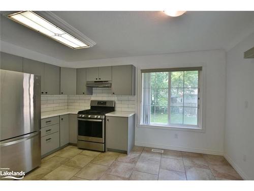 2A Silver Birch Avenue, Wasaga Beach, ON - Indoor Photo Showing Kitchen