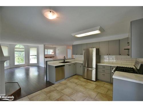 2A Silver Birch Avenue, Wasaga Beach, ON - Indoor Photo Showing Kitchen