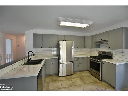 2A Silver Birch Avenue, Wasaga Beach, ON - Indoor Photo Showing Kitchen