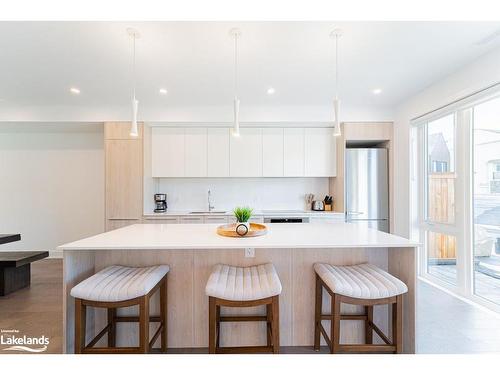 29 Rockmount Crescent, Gravenhurst, ON - Indoor Photo Showing Kitchen With Upgraded Kitchen