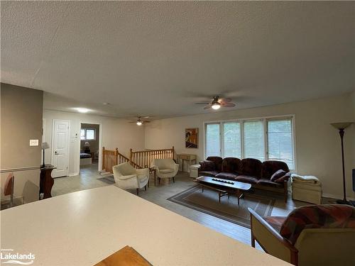 24 55Th Street S, Wasaga Beach, ON - Indoor Photo Showing Living Room