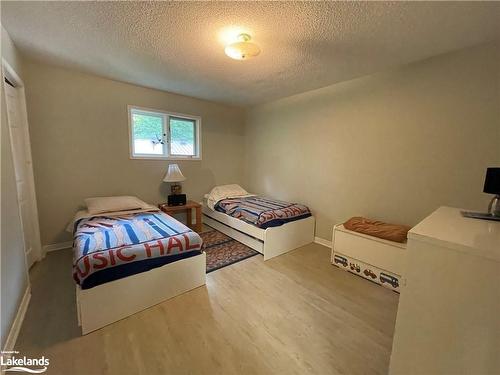 24 55Th Street S, Wasaga Beach, ON - Indoor Photo Showing Bedroom