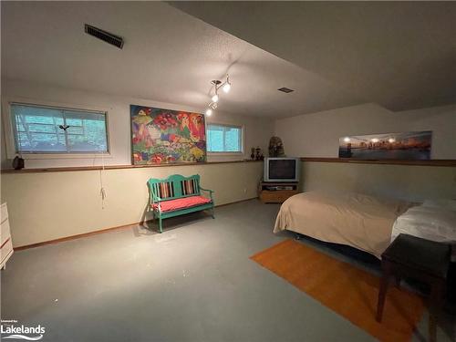 24 55Th Street S, Wasaga Beach, ON - Indoor Photo Showing Bedroom