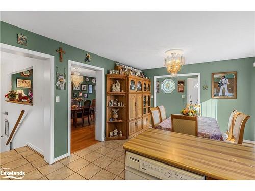 52 Dyer Drive, Wasaga Beach, ON - Indoor Photo Showing Dining Room