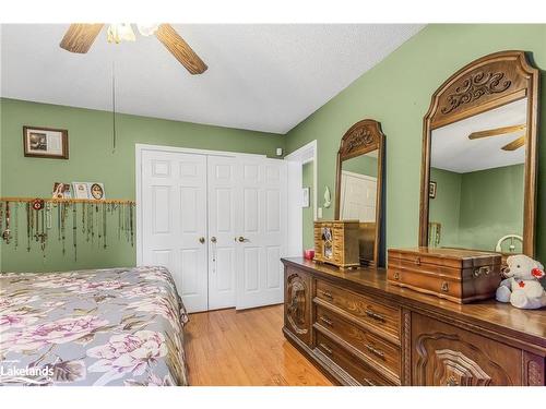 52 Dyer Drive, Wasaga Beach, ON - Indoor Photo Showing Bedroom