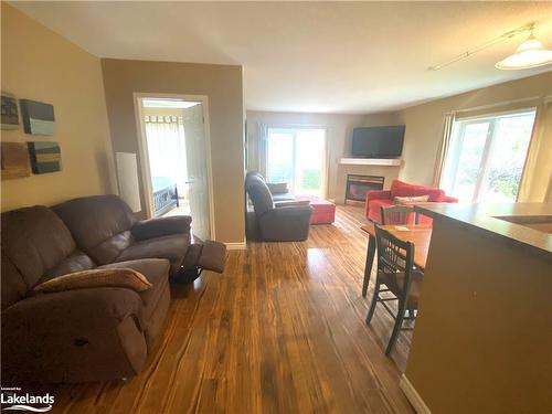 322 Mariners Way, Collingwood, ON - Indoor Photo Showing Living Room