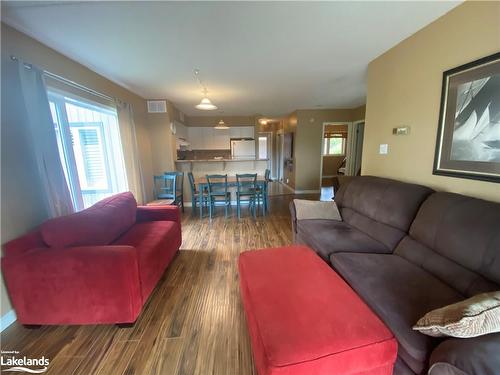 322 Mariners Way, Collingwood, ON - Indoor Photo Showing Living Room