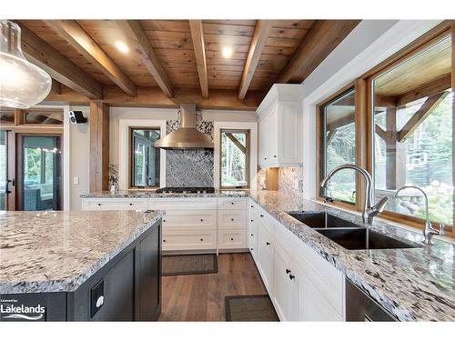 148 Georgian Beach Lane, Meaford, ON - Indoor Photo Showing Kitchen With Double Sink With Upgraded Kitchen