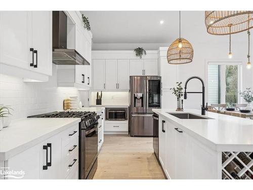 102 Goldie Court, Clarksburg, ON - Indoor Photo Showing Kitchen With Upgraded Kitchen