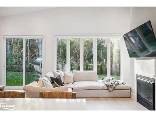 102 Goldie Court, Clarksburg, ON - Indoor Photo Showing Living Room With Fireplace