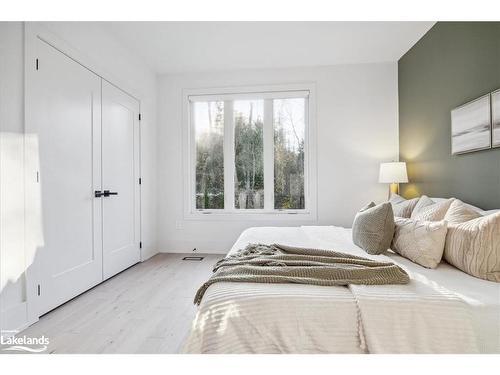 102 Goldie Court, Clarksburg, ON - Indoor Photo Showing Bedroom