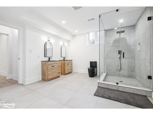 102 Goldie Court, Clarksburg, ON - Indoor Photo Showing Bathroom