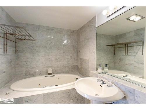 872 Suncrest Circle, Collingwood, ON - Indoor Photo Showing Bathroom