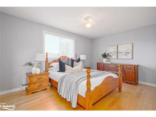 594 Oak Street, Collingwood, ON - Indoor Photo Showing Bedroom