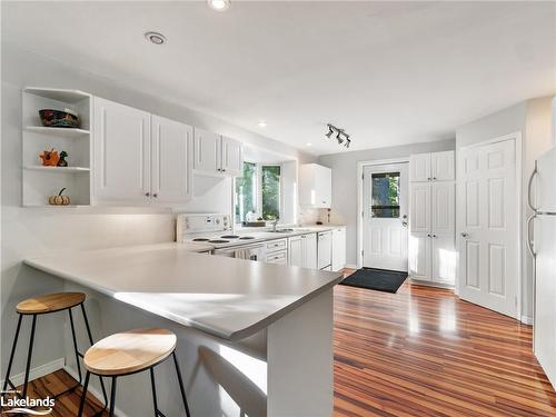 18 Wilshier Boulevard, Bracebridge, ON - Indoor Photo Showing Kitchen With Double Sink