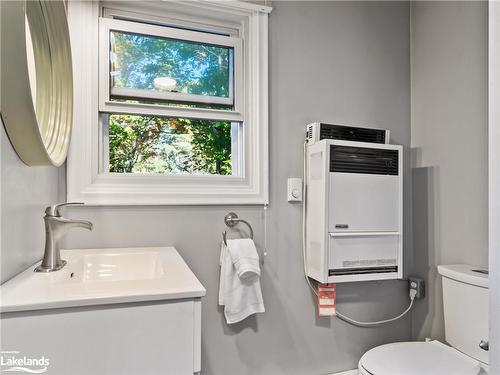 18 Wilshier Boulevard, Bracebridge, ON - Indoor Photo Showing Bathroom