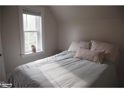 2-86 Ontario Street, Bracebridge, ON - Indoor Photo Showing Bedroom