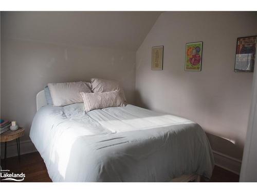 2-86 Ontario Street, Bracebridge, ON - Indoor Photo Showing Bedroom