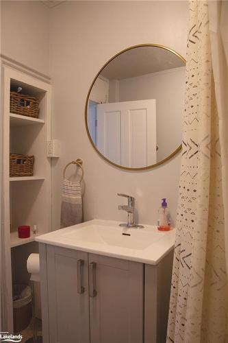 2-86 Ontario Street, Bracebridge, ON - Indoor Photo Showing Bathroom