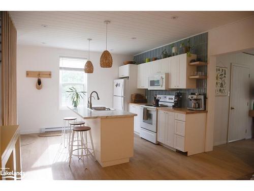 2-86 Ontario Street, Bracebridge, ON - Indoor Photo Showing Kitchen