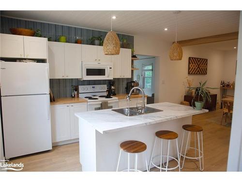 2-86 Ontario Street, Bracebridge, ON - Indoor Photo Showing Kitchen With Double Sink