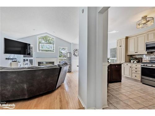 4 Foxwood Crescent, Wasaga Beach, ON - Indoor Photo Showing Kitchen