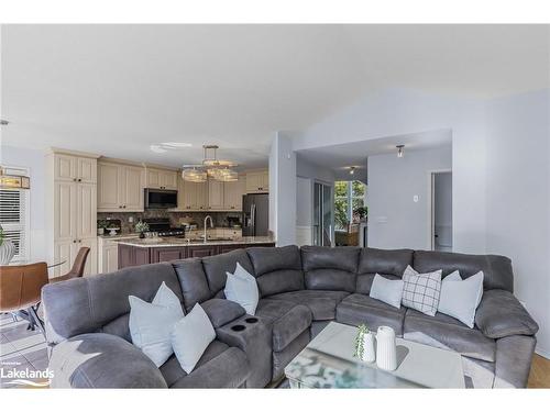 4 Foxwood Crescent, Wasaga Beach, ON - Indoor Photo Showing Living Room