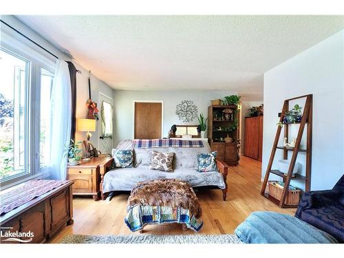 143 Orchard Drive, Thornbury, ON - Indoor Photo Showing Bedroom