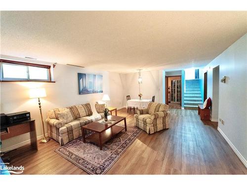 143 Orchard Drive, Thornbury, ON - Indoor Photo Showing Living Room