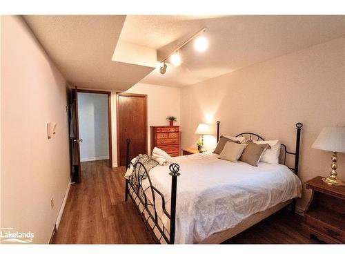 143 Orchard Drive, Thornbury, ON - Indoor Photo Showing Bedroom