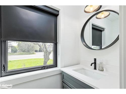 4378 County 124 Road, Clearview, ON - Indoor Photo Showing Bathroom