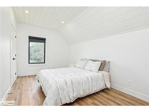 4378 County 124 Road, Clearview, ON - Indoor Photo Showing Bedroom