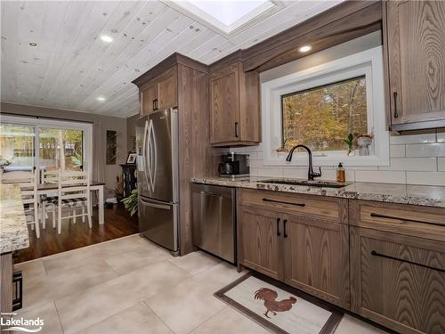 1825 Falkenburg Road, Bracebridge, ON - Indoor Photo Showing Kitchen