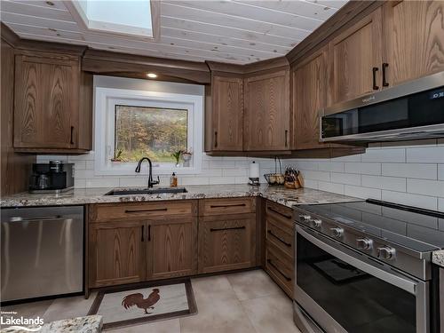 1825 Falkenburg Road, Bracebridge, ON - Indoor Photo Showing Kitchen With Double Sink