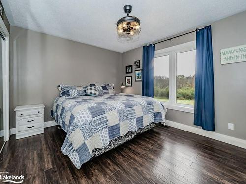 1825 Falkenburg Road, Bracebridge, ON - Indoor Photo Showing Bedroom