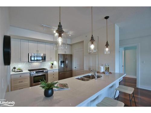 107-1 Shipyard Lane, Collingwood, ON - Indoor Photo Showing Kitchen With Double Sink With Upgraded Kitchen