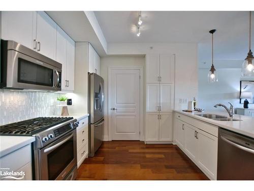 107-1 Shipyard Lane, Collingwood, ON - Indoor Photo Showing Kitchen With Double Sink With Upgraded Kitchen