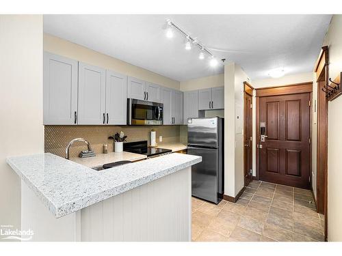 226-152 Jozo Weider Boulevard, The Blue Mountains, ON - Indoor Photo Showing Kitchen