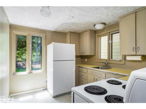 122 Eastwind Lane, The Blue Mountains, ON - Indoor Photo Showing Kitchen