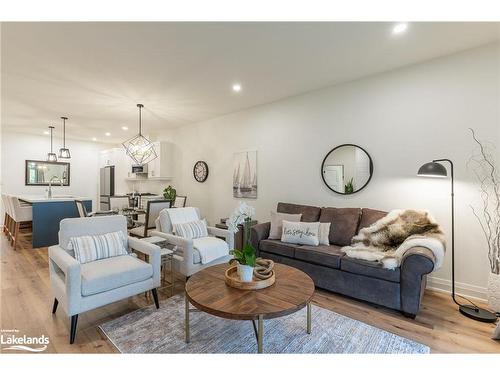 55 Jack Street, Huntsville, ON - Indoor Photo Showing Living Room