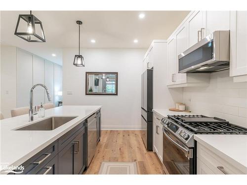 55 Jack Street, Huntsville, ON - Indoor Photo Showing Kitchen With Upgraded Kitchen