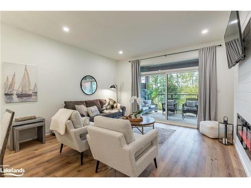 55 Jack Street, Huntsville, ON - Indoor Photo Showing Living Room