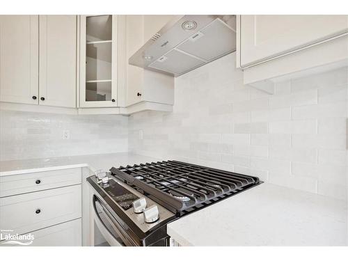 131 White Oak Crescent, The Blue Mountains, ON - Indoor Photo Showing Kitchen With Upgraded Kitchen