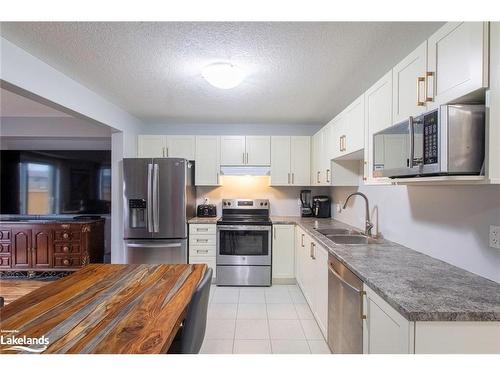 131 Stonebrook Way, Markdale, ON - Indoor Photo Showing Kitchen With Double Sink