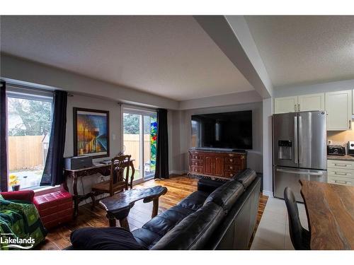 131 Stonebrook Way, Markdale, ON - Indoor Photo Showing Living Room