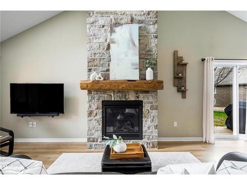 19 Lynden Street, Collingwood, ON - Indoor Photo Showing Living Room With Fireplace