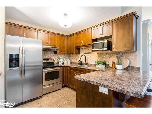 19 Lynden Street, Collingwood, ON - Indoor Photo Showing Kitchen